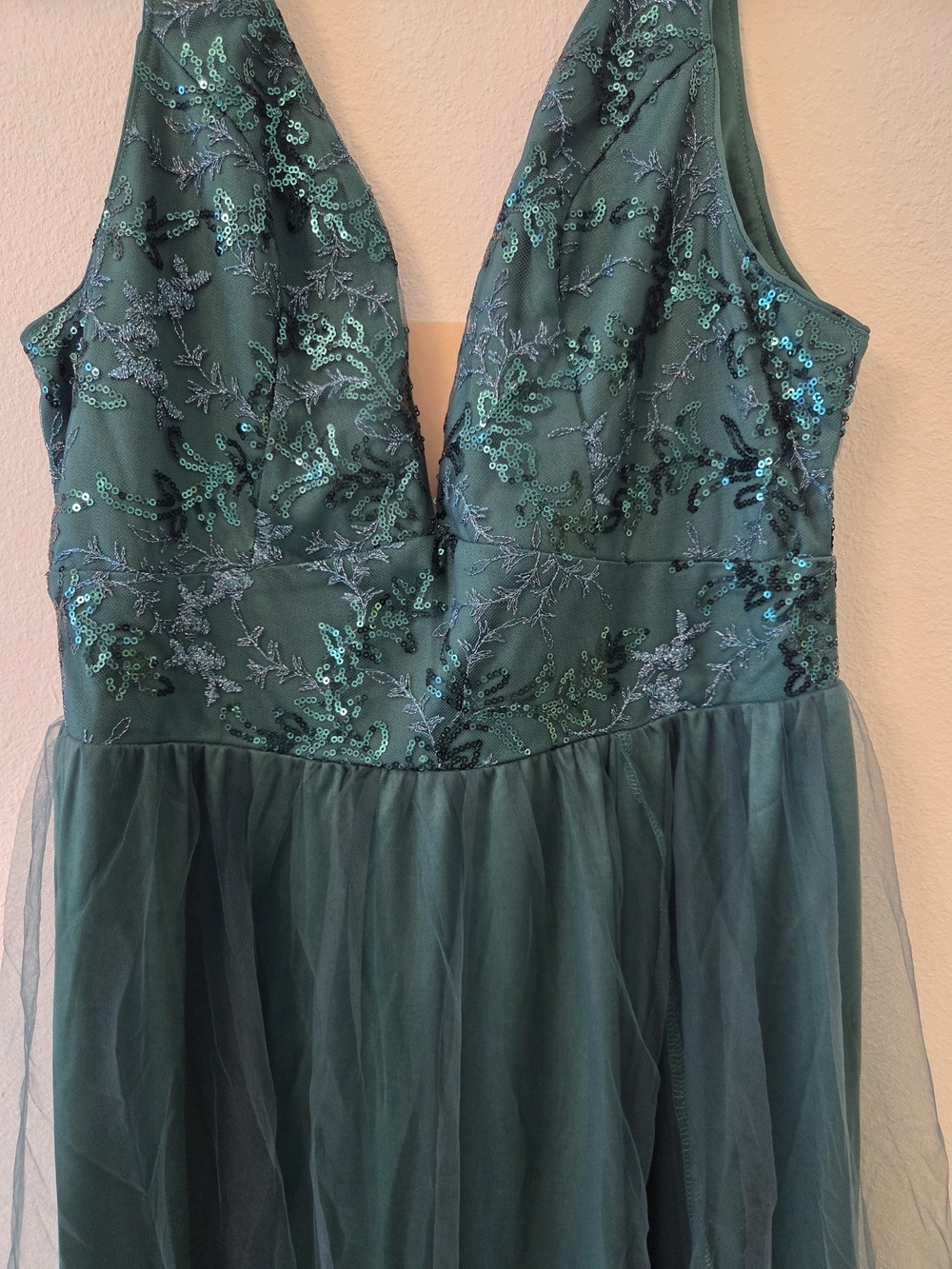 Emerald Green V-Neck Lace & Tulle Evening Dress - Picture 5 of 8